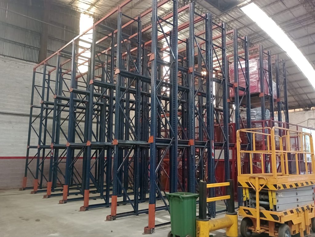 Obras con estanterías industriales